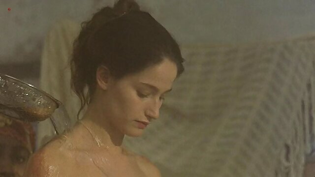 最初の人に犯された老婦人。 オナ 女 動画