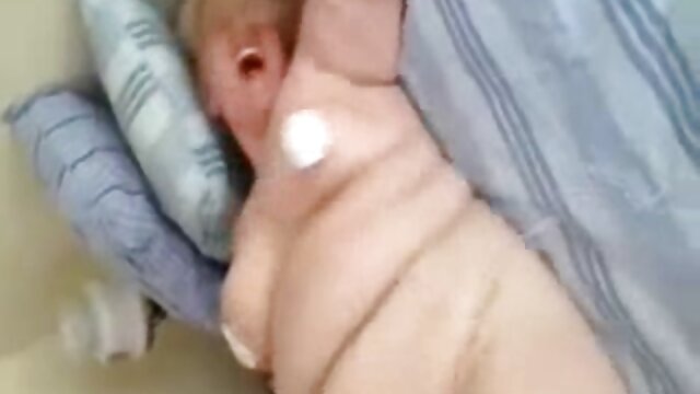 二つのアラブみだらは、テーブルの下に秘密を作る。 女性 向け アダルト 動画