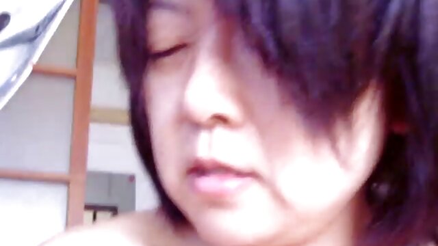 日焼けしたロシア人のお尻は彼に永続性を与えます。 女性 アダルト ビデオ 無料