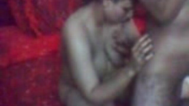 ボディビルダーは、ジムで濡れた穴を舐める。 エロ 動画 女子 無料
