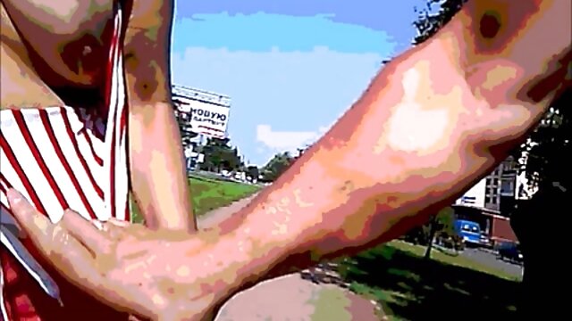 村のボスに寮fucks二つのロシアの学生 女性 が 見る エロ ビデオ
