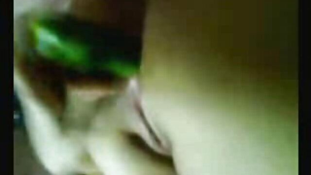 堕落した祖母は、裸のお尻で彼女の顔に座っている男を屈辱させる。 痴漢 動画 女性