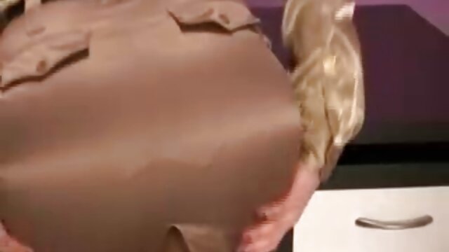 BDSMと痛みのファンは、点灯したろうそくを穴に投げ込んだ。 無料 女の子 向け エロ 動画