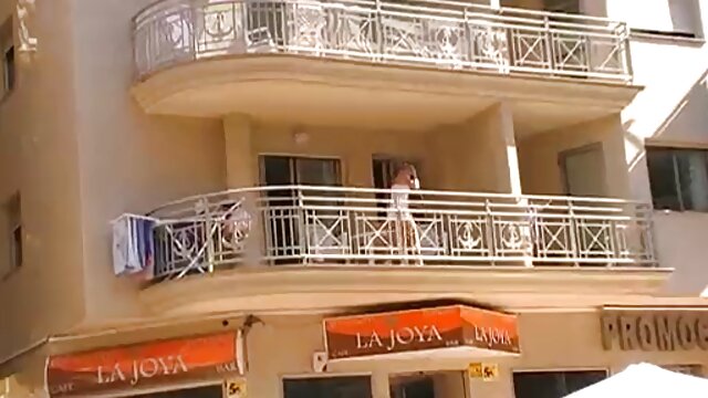 ロシアのカップルホーム左のqrコードを読み取る。 女 の 人 の エロ 動画