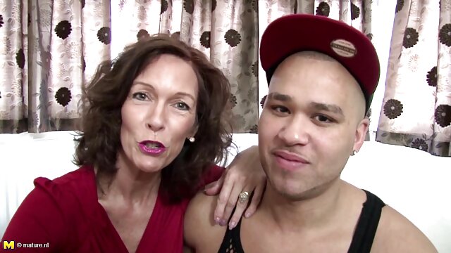 痩せたロシアのアスリートは友人を吸い、足を伸ばす。 女性 向け アダルト ビデオ 動画