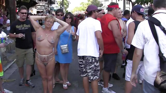 スキニポーランド女の子がライトアップと小さなおっぱい 女性 エロ アニメ 動画