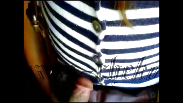 女の子はハゲの帽子を示しています 女性 の 為 の エッチ 無料 動画