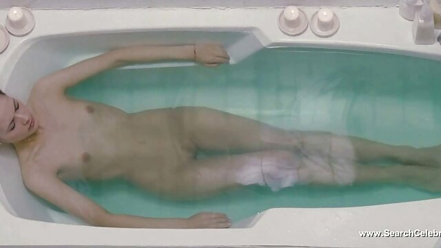 妹は彼女の兄弟を吸い、コックを入力するために彼のコックを与 エロ 女 エロ 動画