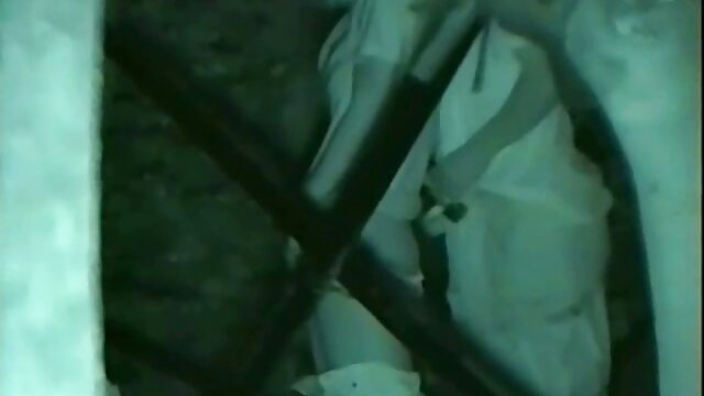ビーチでは閉鎖され、若者は熱いセックスをしています。 エロ アニメ 動画 女性 向け