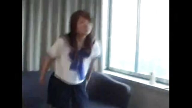 老人についての冗談の天才を持ついたずらな女の子 えろ 女 動画