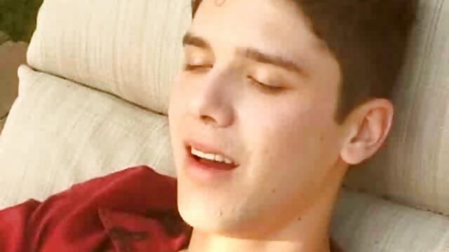 インドの女性は黒人男性の前で足を広げた。 セックス 動画 無料 女性