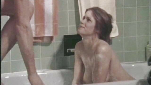 18歳のロシアの最愛の人は、コックを恥とkuniを楽しんでいます。 素人 女性 の セックス 動画