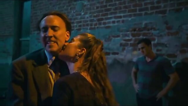 Kinkyを見て裸の美しさのビーチに面 女 と 女 エロ 動画