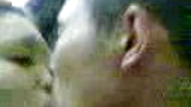 制服を着た学生がいじめっ子とセックスした後に学校 エロ 動画 女性 むけ