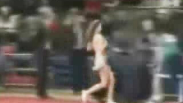スレーブの口の中で足を接着ラテックス 女性 が 見る エロ ビデオ